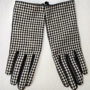 Vintage Worthington Classic Houndstooth Gloves with Black Trim
